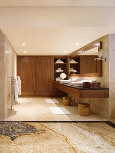 Premium Oceanfront Suite
