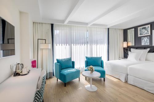 Deluxe Family Room (2 Adults + 2 Children)