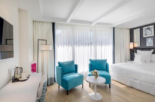Deluxe Family Room