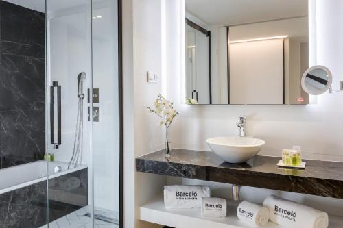 Double or Twin Room with Terrace