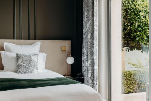 Deluxe Room with Terrace with Air-Conditioning