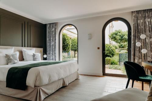 Deluxe Room with Terrace with Air-Conditioning