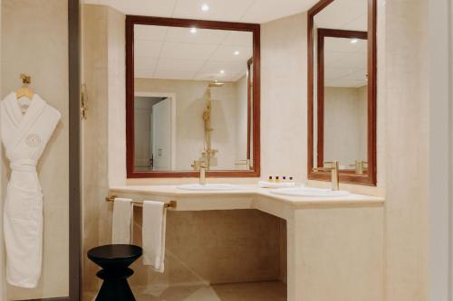 Deluxe Room with Terrace with Air-Conditioning