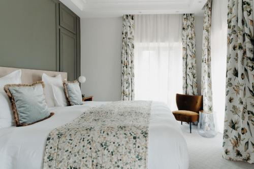 Deluxe Room with Air-Conditioning