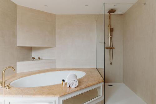 Suite with Terrace with Air-Conditioning