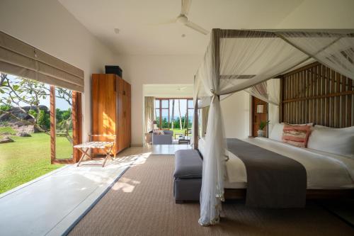 Deluxe Suite with Sea View