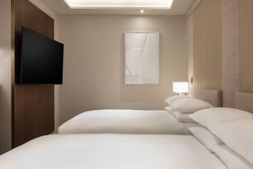 Deluxe Queen Room with Two Queen Beds and Courtyard View