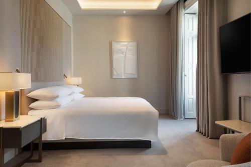 Premium Deluxe King Room with Balcony and City View