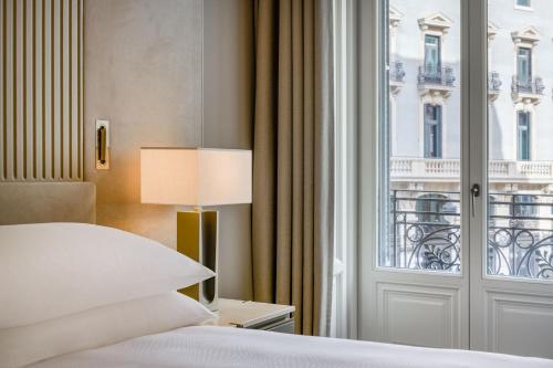 Premium Deluxe King Room with Balcony and City View
