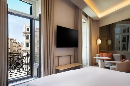 Premium Deluxe King Room with Balcony and City View