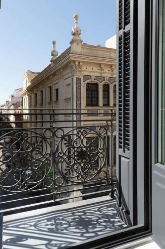 Deluxe King Room with City View and Balcony