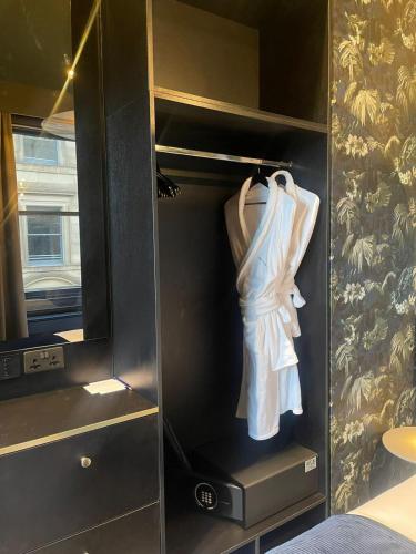 Penthouse King Suite with Living Area and Kitchenette - Non-Smoking