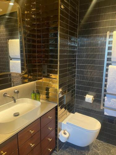 Penthouse King Suite with Living Area and Kitchenette - Non-Smoking
