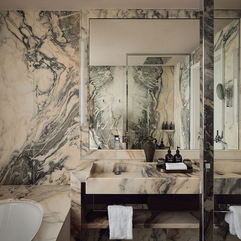 Signature Suite - The Explorer
