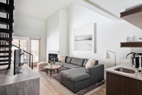 DELUXE STUDIO LOFT I KING + QUEEN SOFA SLEEPER