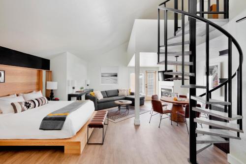 Premium Studio Suite Loft | King + King + Sleeper Sofa