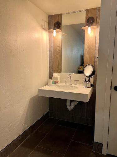 ADA Two Queens+ Roll-in Shower