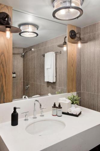 ADA Two Queens+ Roll-in Shower