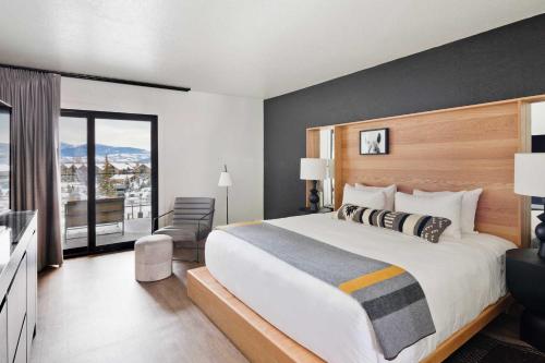 Deluxe King Room