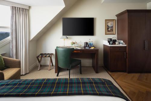 King Room with Roll in Shower - Disability Access