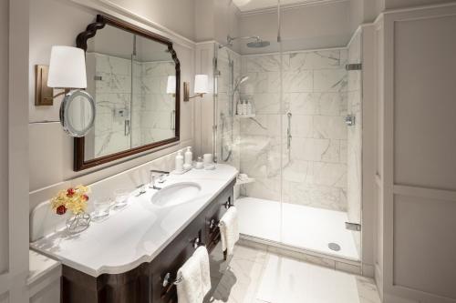 Junior Suite with Garden View