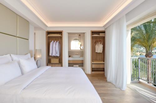 Deluxe Suite Seafront