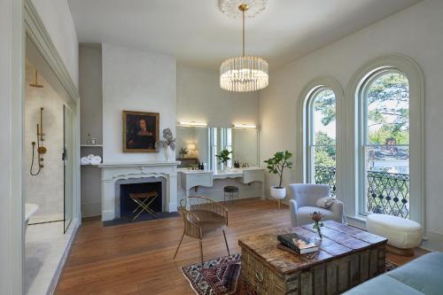 King Suite with Spa Bath