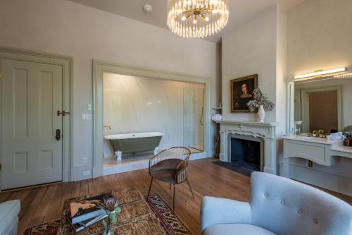 King Suite with Spa Bath