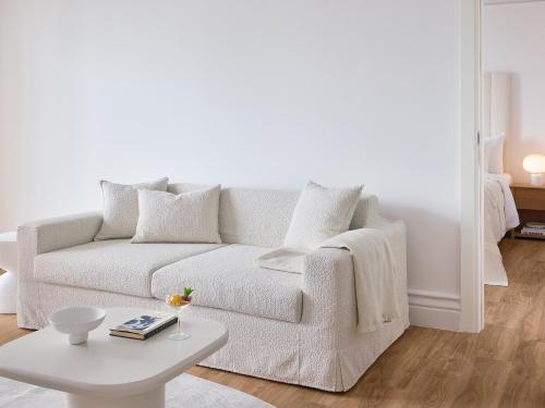 2 Bedroom Luxury Suite with Garden