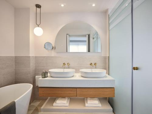 2 Bedroom Luxury Suite