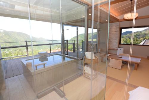Superior Corner Suite with Tatami Area with Open-Air Bath - Top Floor - (SHO)