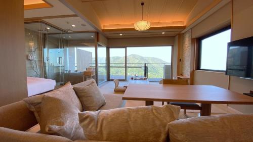 Superior Corner Suite with Tatami Area with Open-Air Bath - Top Floor - (SHO)