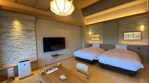 Suite with Tatami Area with Open-Air Bath - Top Floor- (SUI)