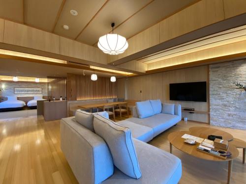 Corner Suite with Tatami Area with Open-Air Bath -(GAKU/ TAKU/ SAKU/ MAKU)