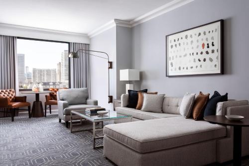 One-Bedroom King Suite - Mobility Access