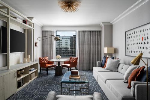 Corner Suite