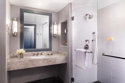 King Room Midtown Premier
