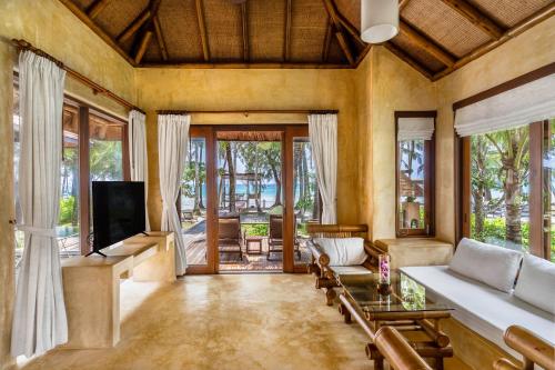 Beachfront Suite Pool Villa