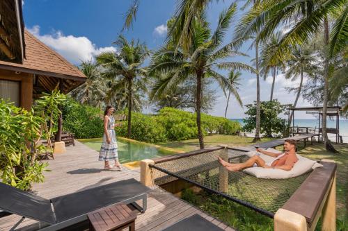 Beachfront Suite Pool Villa