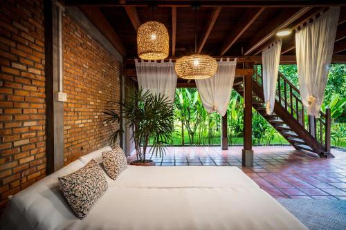 Deluxe Khmer Bungalows