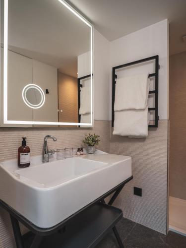 One Bedroom Apartment