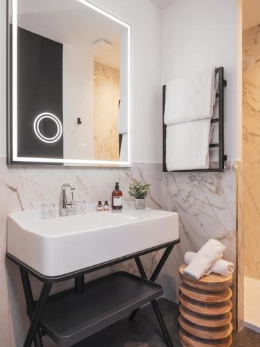 One Bedroom Apartment