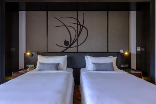 Deluxe Twin  Room with Balcony and Sea View