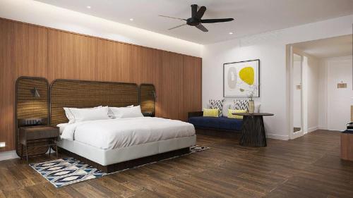 Premier King Room with Courtyard