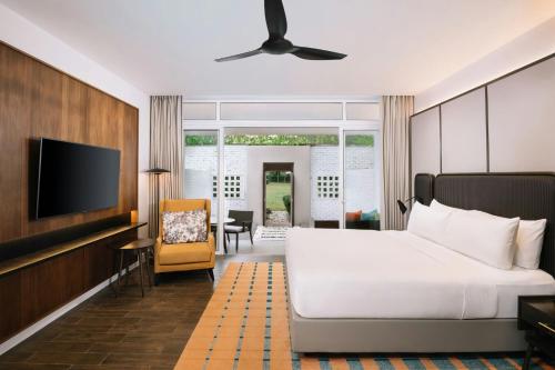Premier King Room with Courtyard