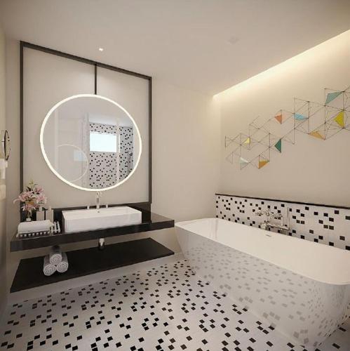 Premier King Room with Courtyard