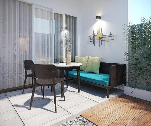 Premier King Room with Courtyard