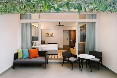 Premier King Room with Courtyard
