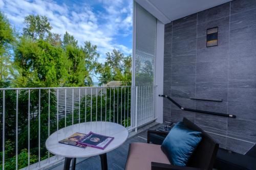 Deluxe Twin Room with Balcony