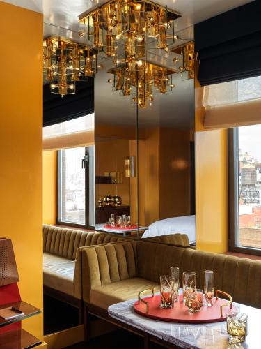 Corner Deluxe King Room
